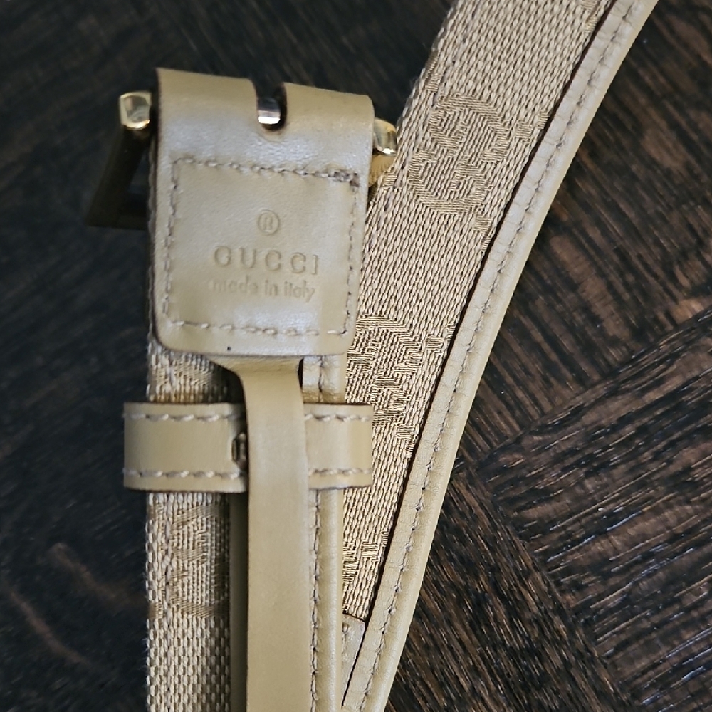 Gucci Beige Monogram Signature Belt with Gold Buckle - Picture 4 of 6
